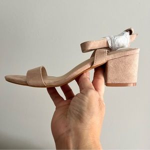 Boohoo brand blush color faux suede sandals brand new never used size 7 …